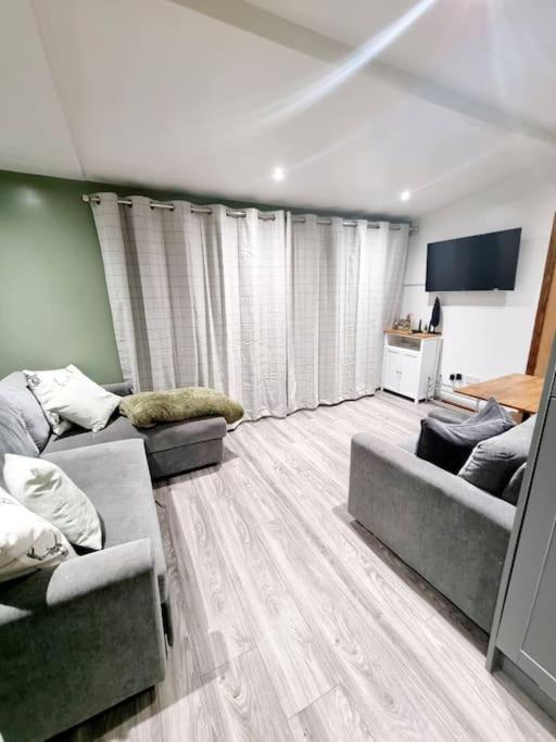 Cosy Hideaway Lodge In Glan Gwna Caeathro Dış mekan fotoğraf
