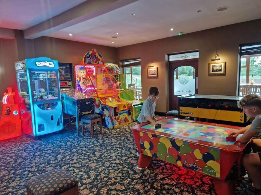 Cosy Hideaway Lodge In Glan Gwna Caeathro Dış mekan fotoğraf